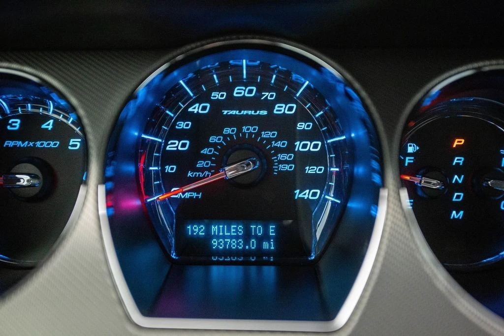 2010 Ford Taurus 5th Gen - Image 9 of 12