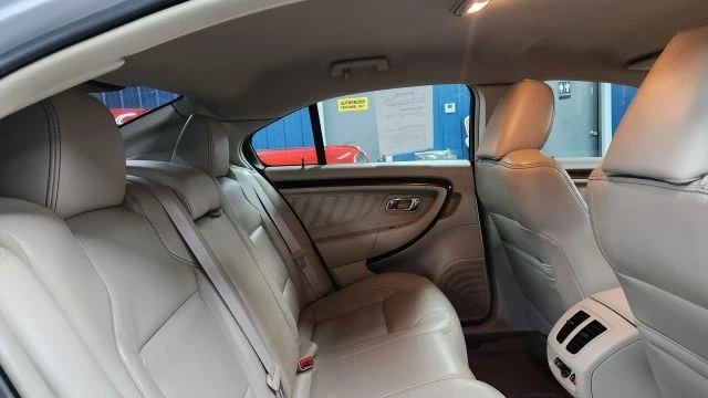 2010 Ford Taurus 5th Gen - Image 17 of 21