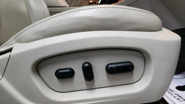 2010 Ford Taurus 5th Gen - Image 16 of 21