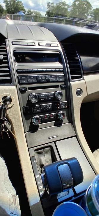 2010 Ford Taurus 6th Gen - Image 5 of 7