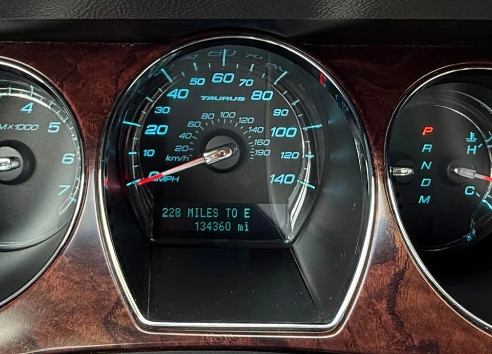 2010 Ford Taurus 6th Gen - Image 13 of 19