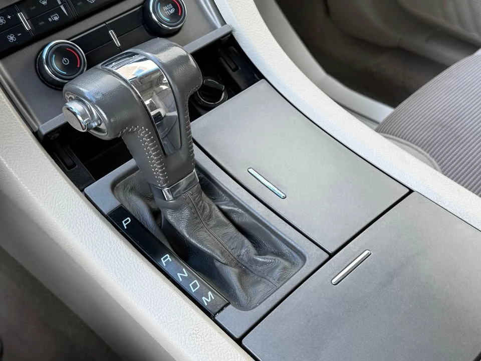 2010 Ford Taurus 6th Gen - Image 15 of 19