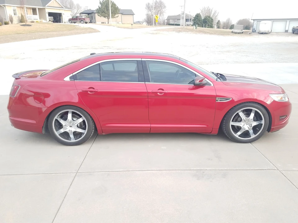 2010 Ford Taurus SHO 6th Gen - Image 13 of 31