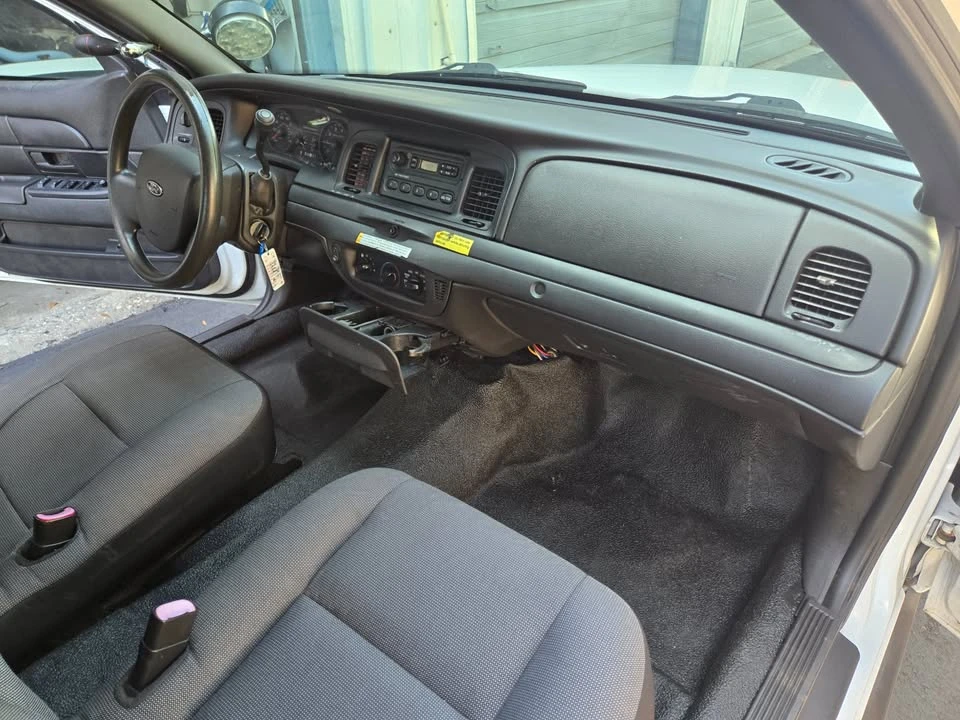 2010 Ford Crown Victoria - Image 15 of 19