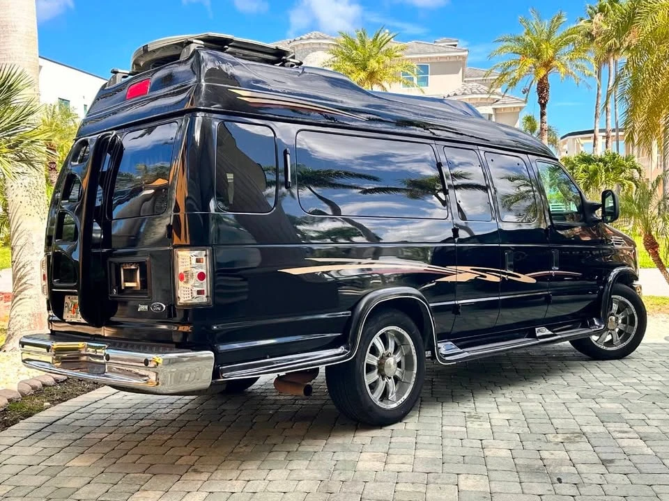 2010 Ford Econoline Van - Image 13 of 20