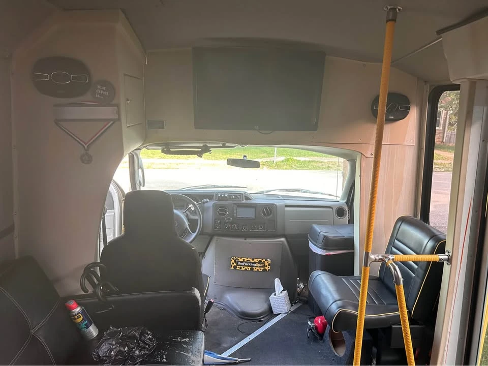 2010 Ford Econoline Van - Image 6 of 9