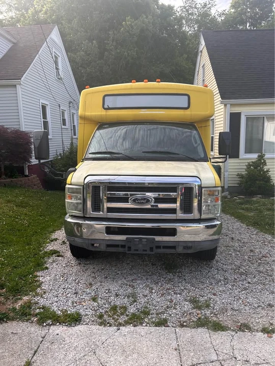 2010 Ford Econoline Van - Image 2 of 9
