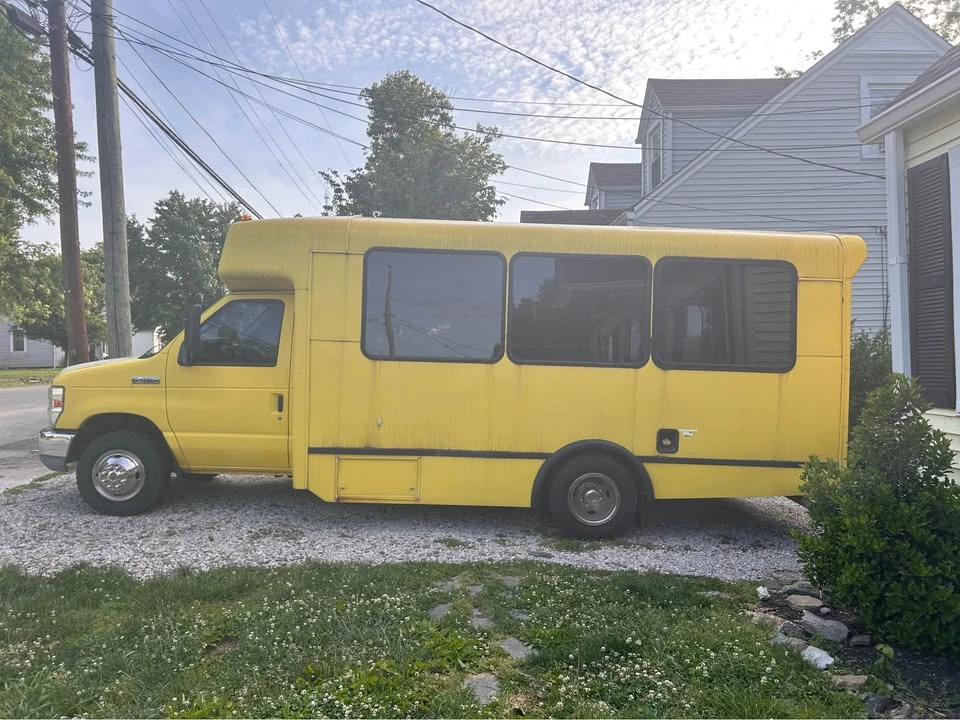 2010 Ford Econoline Van - Image 3 of 9