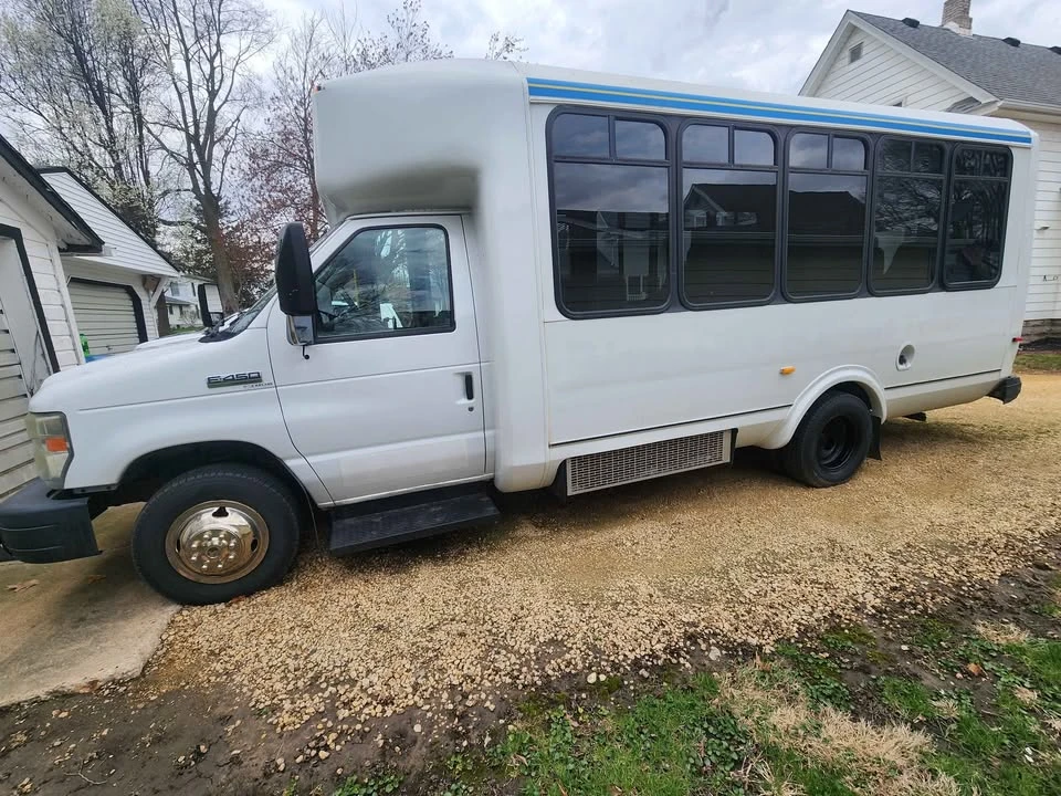 2010 Ford Econoline Van - Image 2 of 15