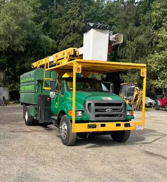2010 Ford F-750 Bucket Chipper Dump Truck