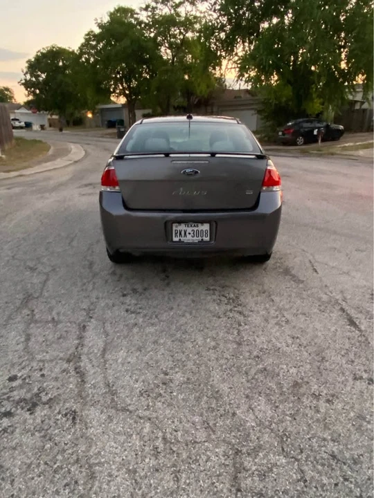 2010 Ford Focus 2nd Gen - Image 2 of 11