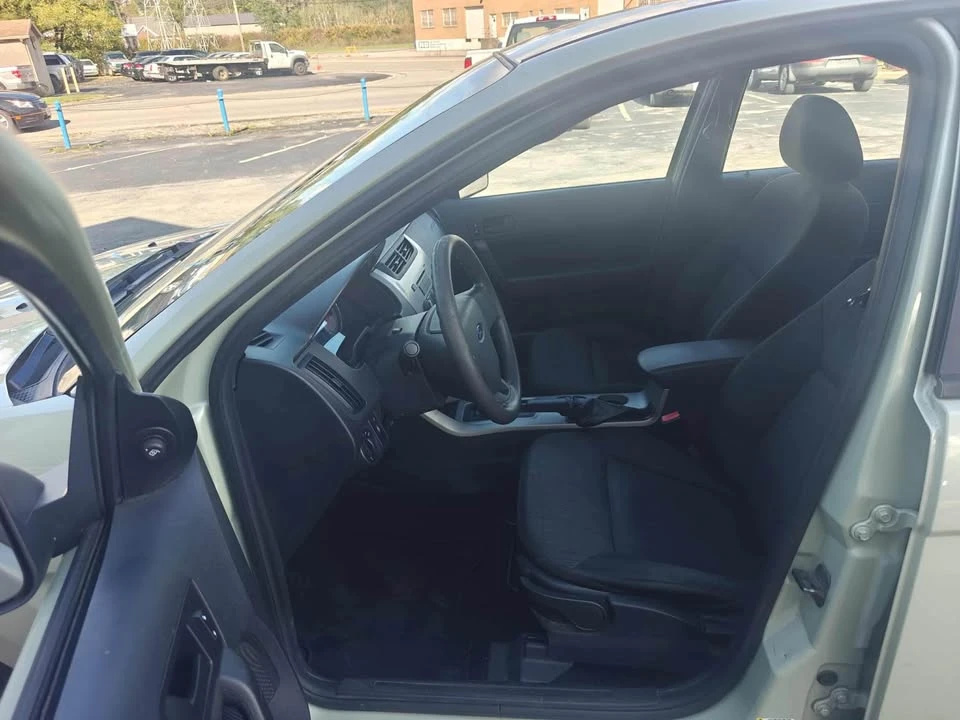 2010 Ford Focus 2nd Gen - Image 14 of 16