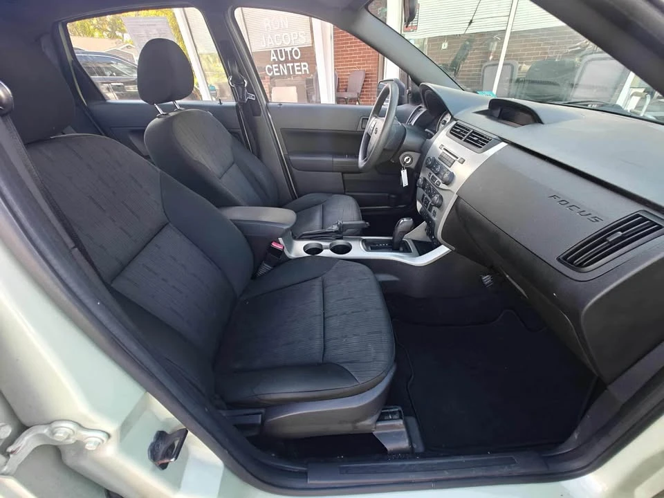 2010 Ford Focus 2nd Gen - Image 9 of 16