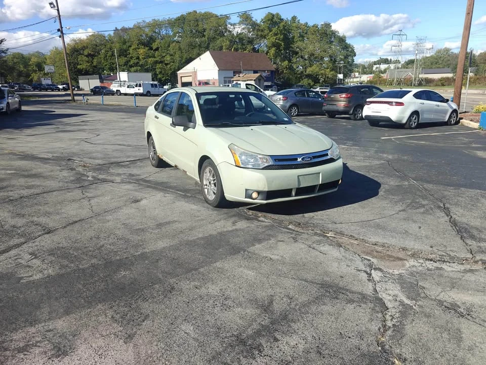2010 Ford Focus 2nd Gen - Image 3 of 16