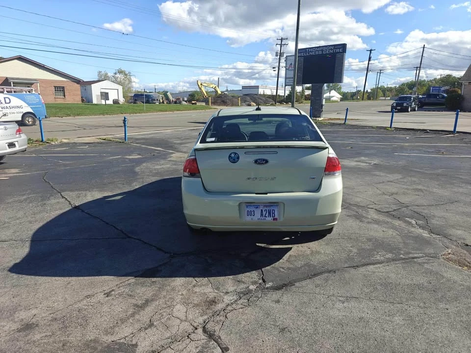 2010 Ford Focus 2nd Gen - Image 7 of 16