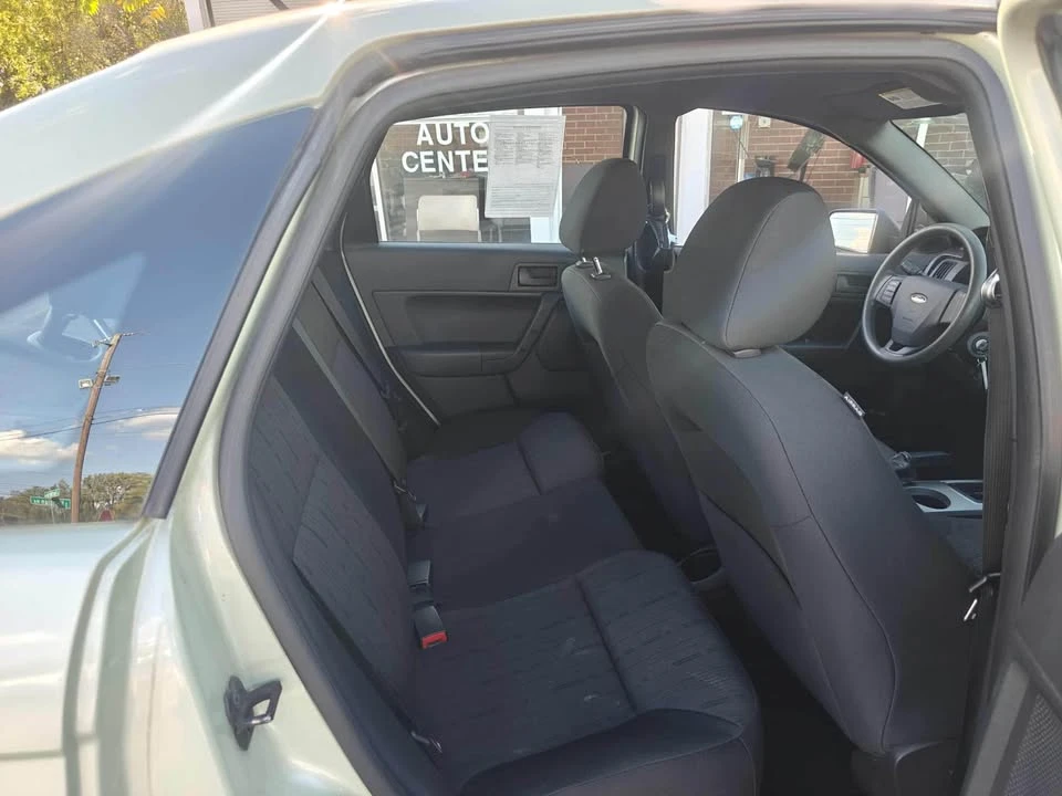 2010 Ford Focus 2nd Gen - Image 11 of 16
