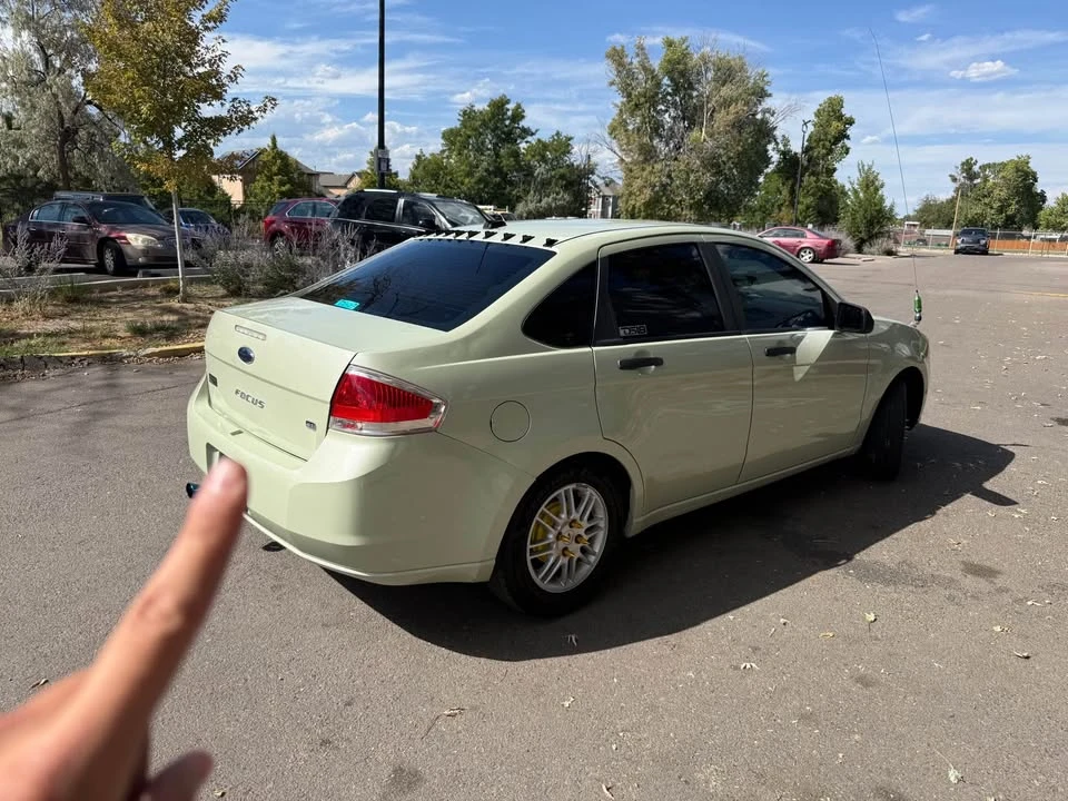 2010 Ford Focus 2nd Gen - Image 2 of 2