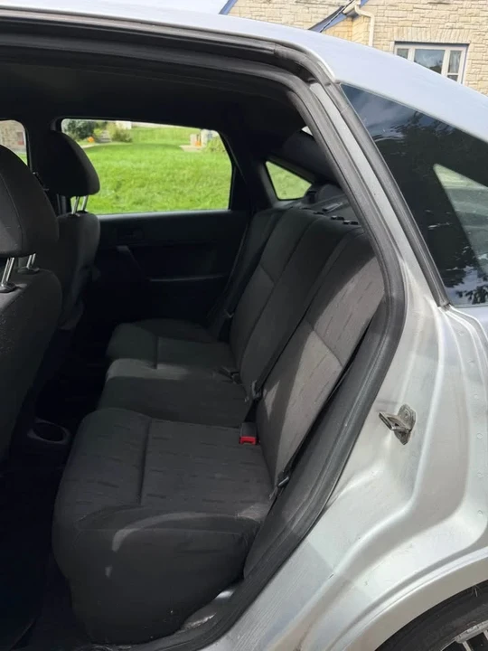 2010 Ford Focus 2nd Gen - Image 7 of 7