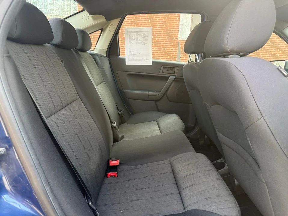 2010 Ford Focus 2nd Gen - Image 11 of 16