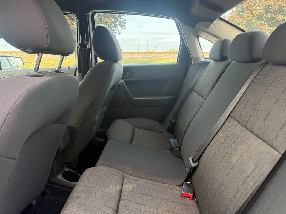 2010 Ford Focus 2nd Gen - Image 12 of 16