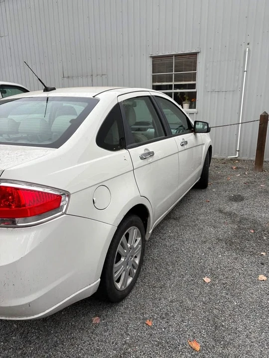 2010 Ford Focus 2nd Gen - Image 2 of 3