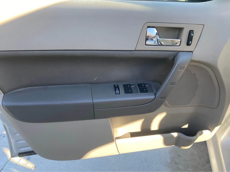 2010 Ford Focus 2nd Gen - Image 13 of 19