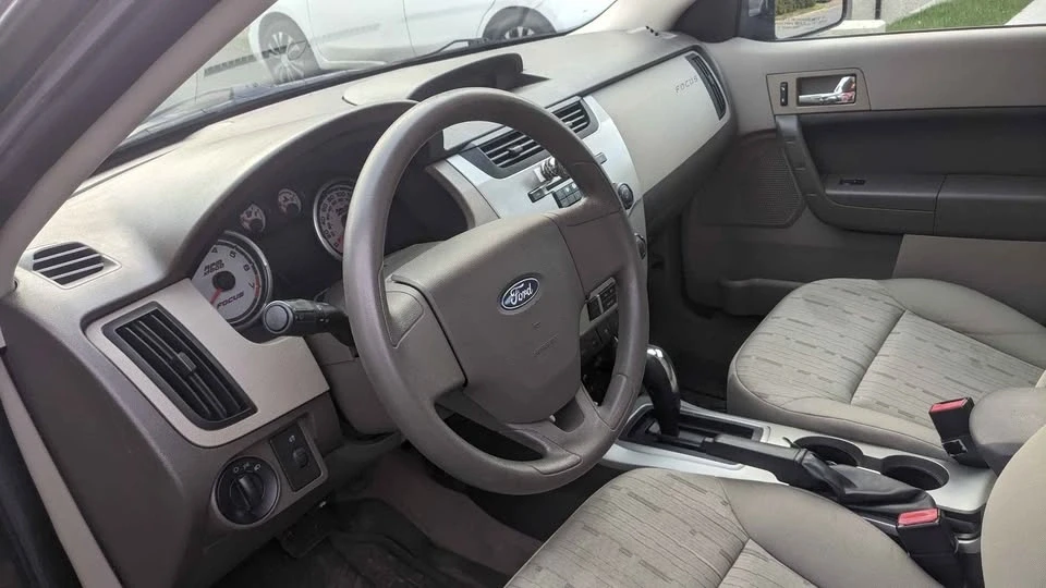 2010 Ford Focus 2nd Gen - Image 7 of 17