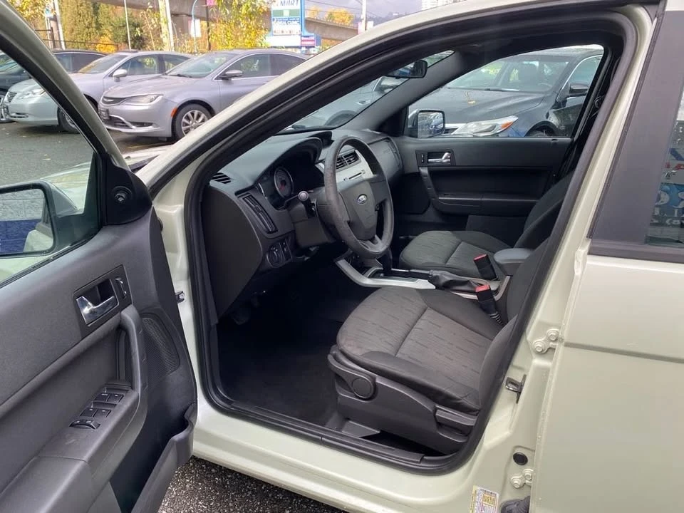 2010 Ford Focus 2nd Gen - Image 8 of 16