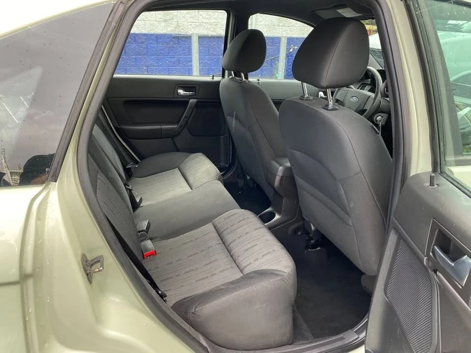 2010 Ford Focus 2nd Gen - Image 11 of 16