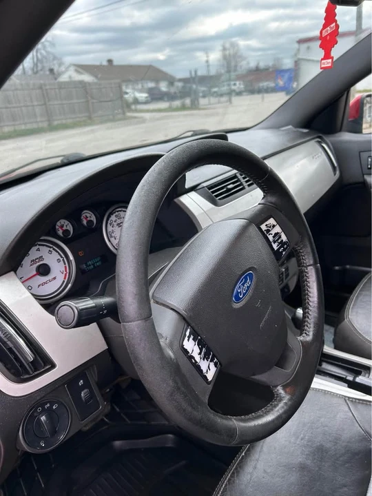 2010 Ford Focus 2nd Gen - Image 2 of 9
