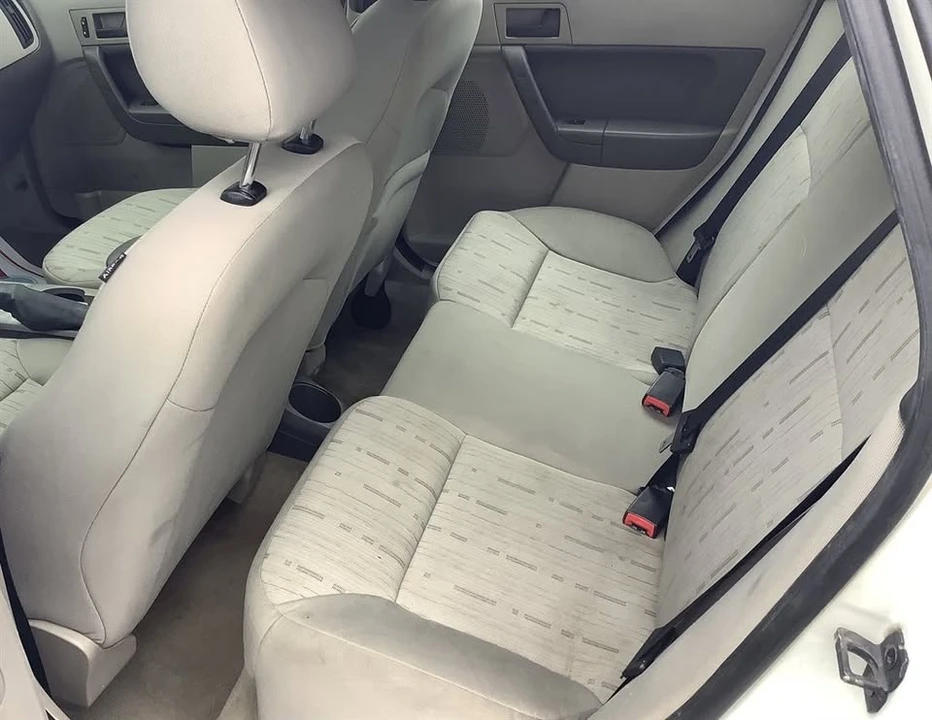 2010 Ford Focus 2nd Gen - Image 7 of 7