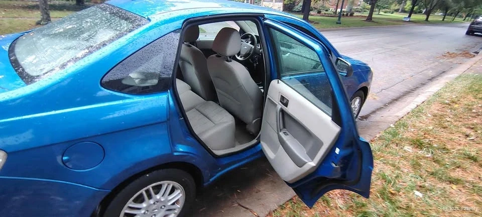 2010 Ford Focus 2nd Gen - Image 8 of 15
