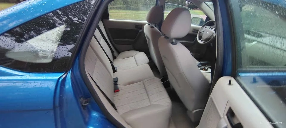 2010 Ford Focus 2nd Gen - Image 9 of 15