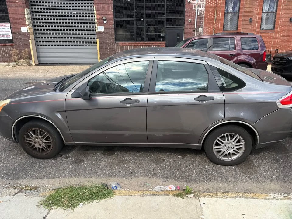 2010 Ford Focus 2nd Gen - Image 2 of 7