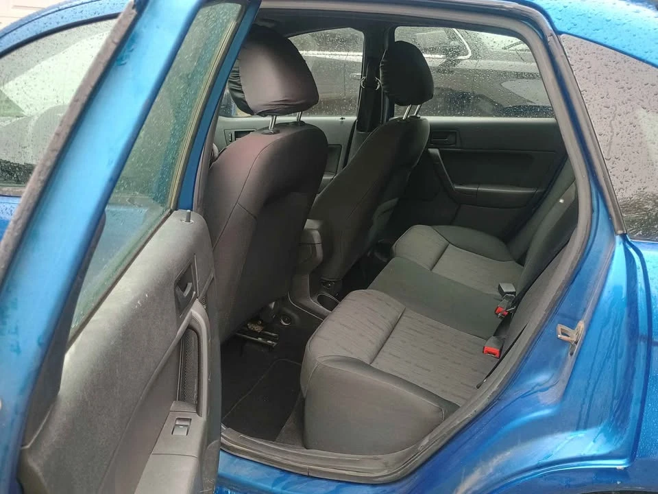 2010 Ford Focus 2nd Gen - Image 6 of 8
