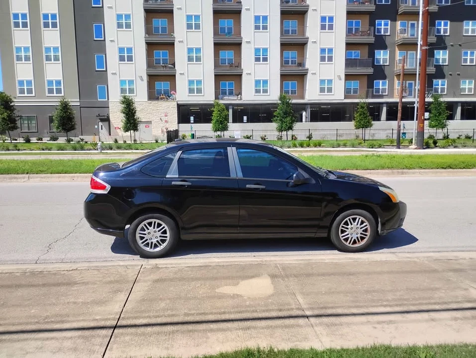 2010 Ford Focus 2nd Gen - Image 2 of 12