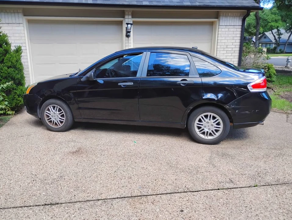 2010 Ford Focus 2nd Gen - Image 3 of 12