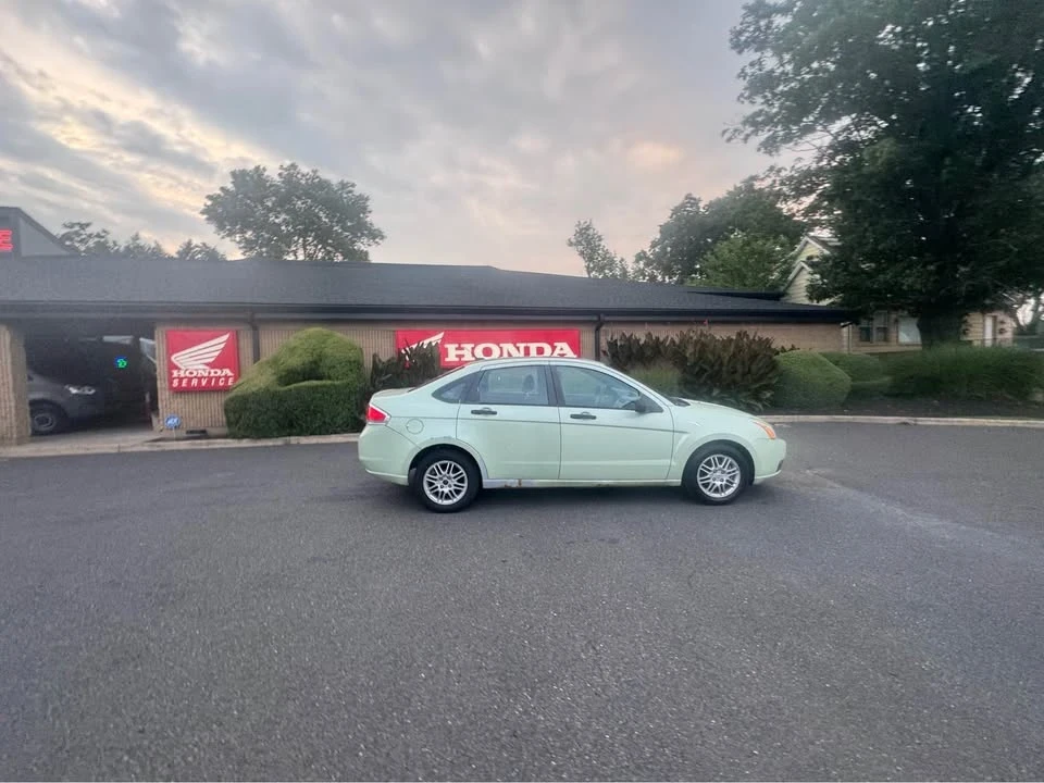 2010 Ford Focus 2nd Gen - Image 14 of 17