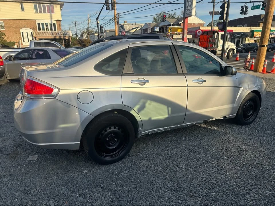 2010 Ford Focus 2nd Gen - Image 9 of 11