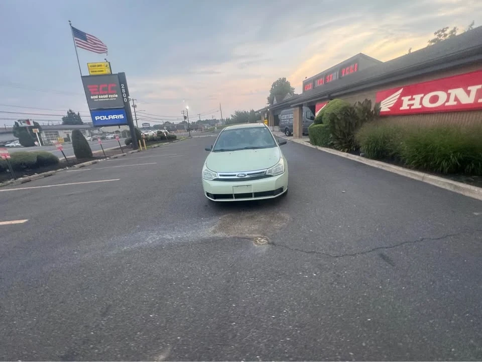 2010 Ford Focus 2nd Gen - Image 3 of 17