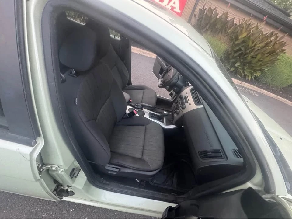 2010 Ford Focus 2nd Gen - Image 11 of 17