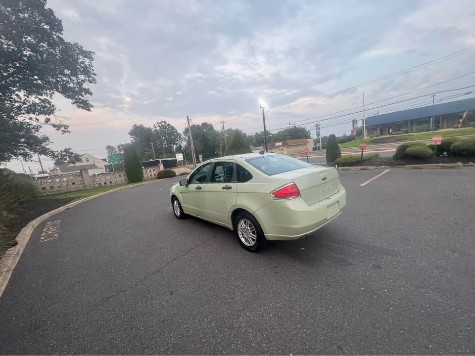 2010 Ford Focus 2nd Gen - Image 16 of 19