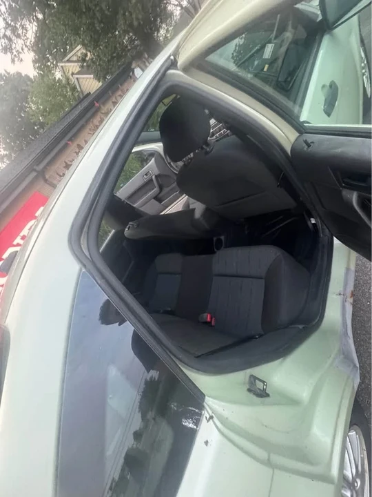 2010 Ford Focus 2nd Gen - Image 10 of 17