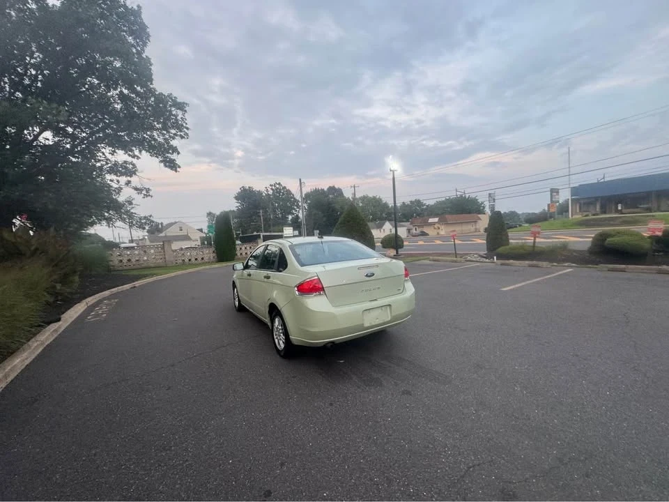 2010 Ford Focus 2nd Gen - Image 13 of 17