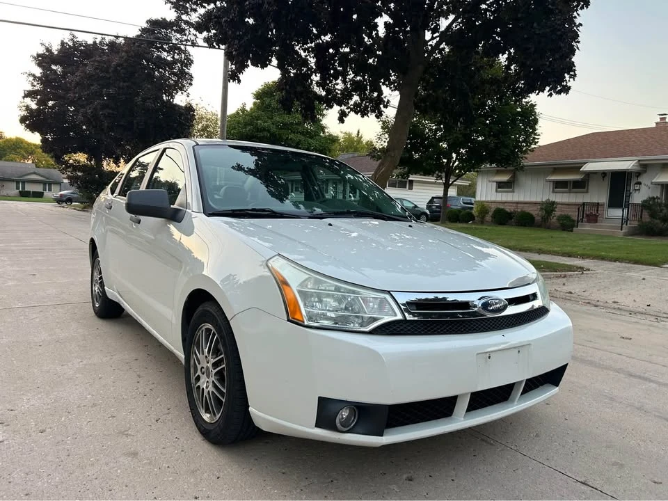 2010 Ford Focus 2nd Gen - Image 2 of 15