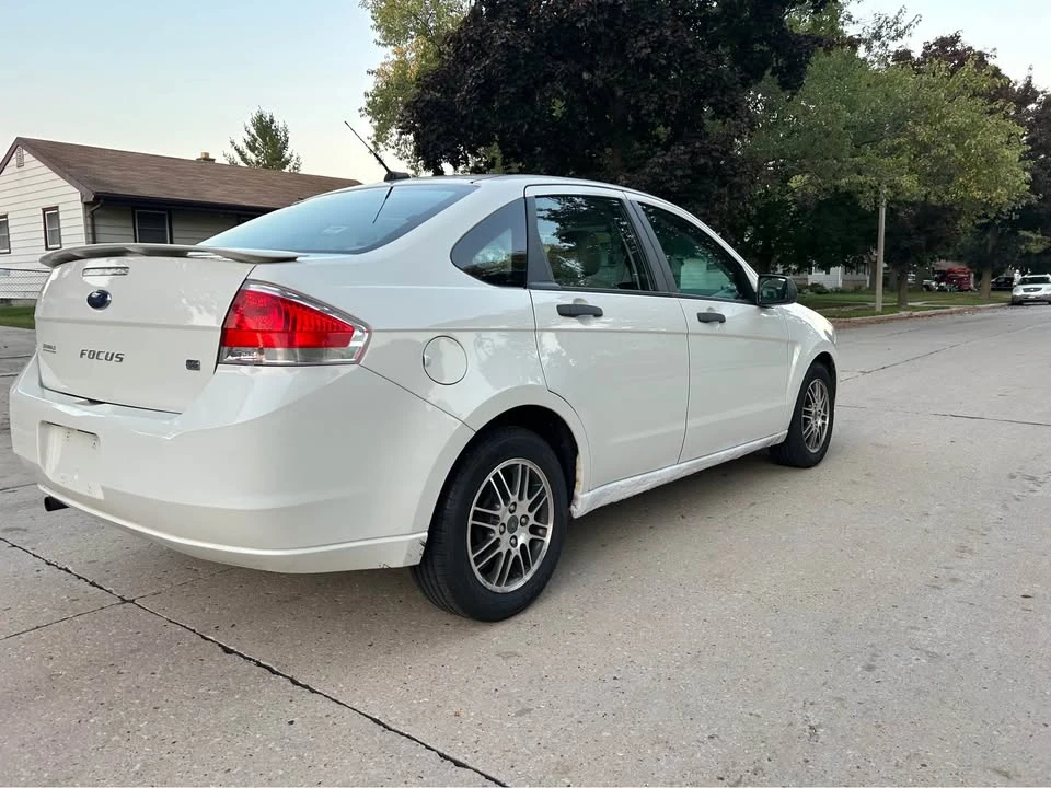 2010 Ford Focus 2nd Gen - Image 4 of 15