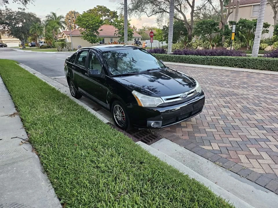 2010 Ford Focus 2nd Gen - Image 3 of 12