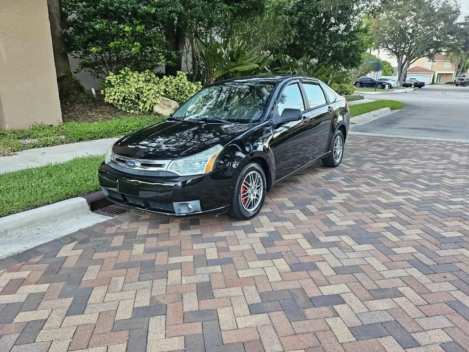 2010 Ford Focus 2nd Gen - Image 2 of 12