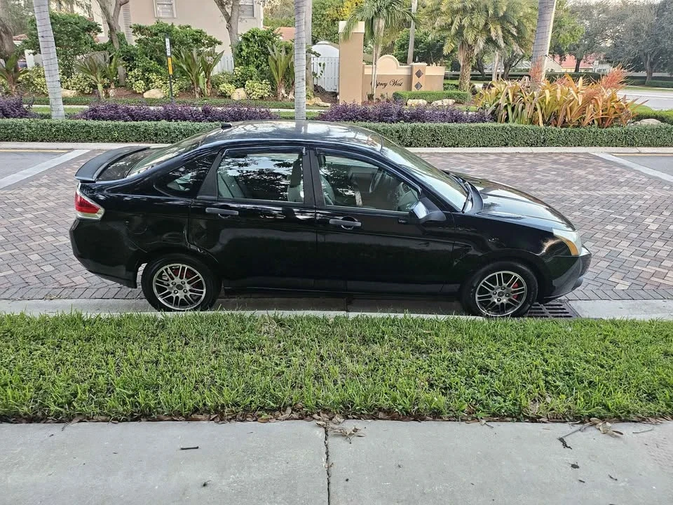 2010 Ford Focus 2nd Gen - Image 4 of 12