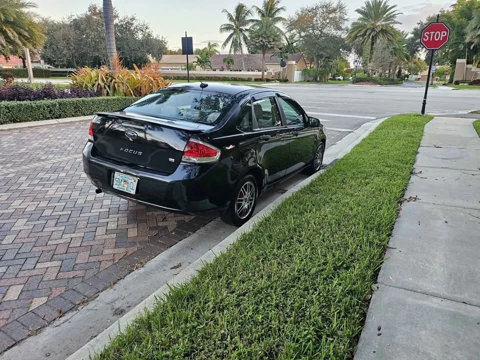 2010 Ford Focus 2nd Gen - Image 5 of 12